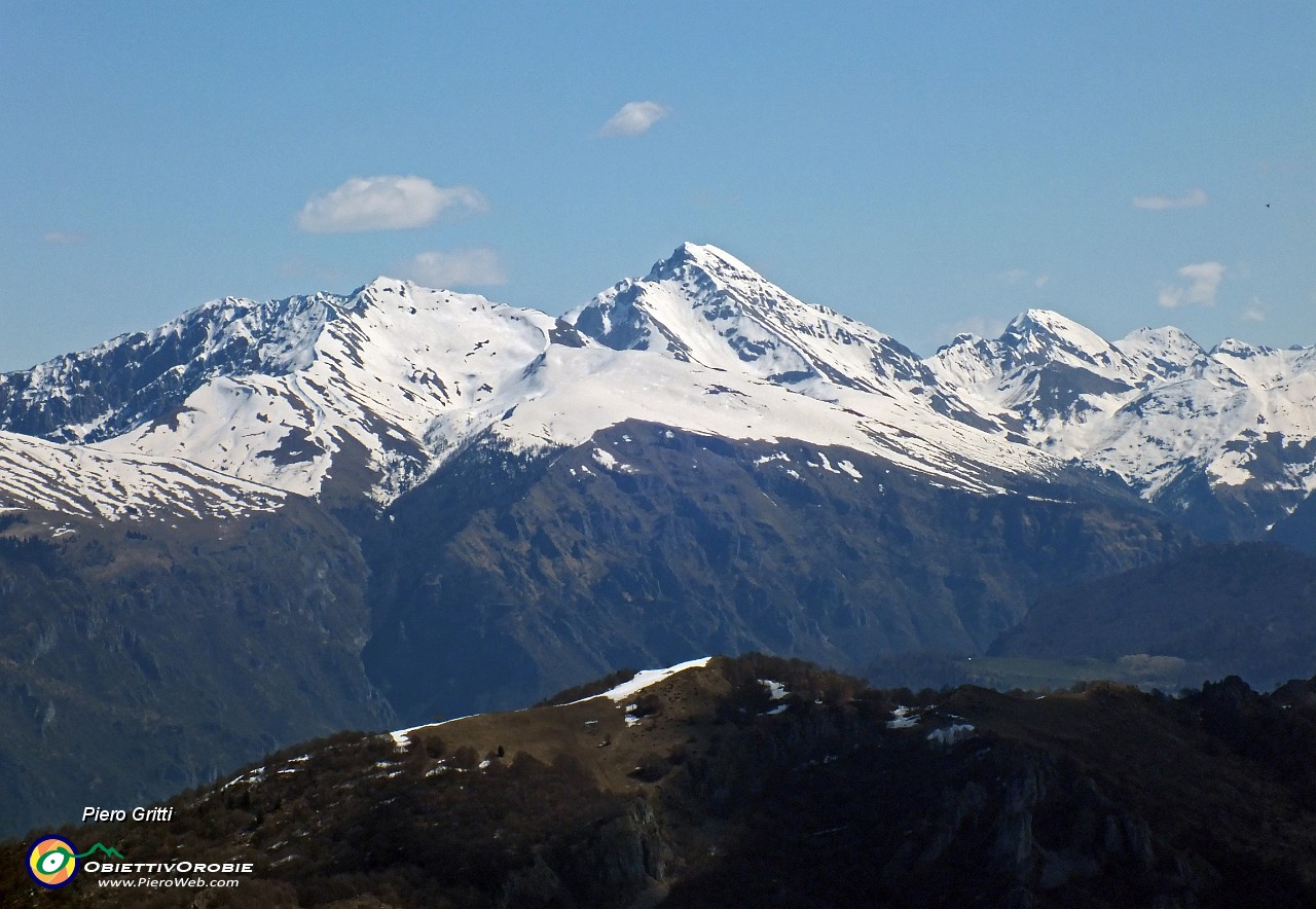 44 Zoom in Menna, Arera, Cima Fop....JPG